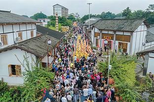 踢球时裤裆撕破，范志毅晒视频自我调侃：放开了踢的